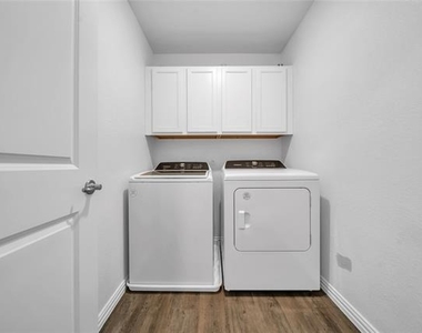 2817 Bellflower Drive - Photo Thumbnail 14