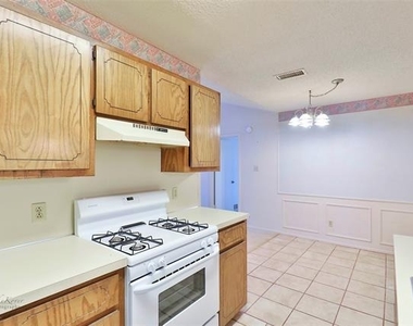 4074 Russell Avenue - Photo Thumbnail 5