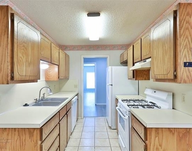 4074 Russell Avenue - Photo Thumbnail 6