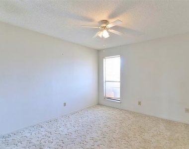 4074 Russell Avenue - Photo Thumbnail 9
