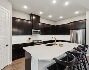 2121 Tolleson Drive - Photo Thumbnail 5