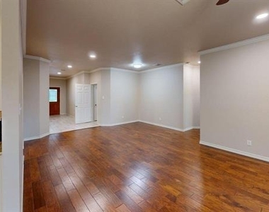 4828 Curzon Avenue - Photo Thumbnail 5