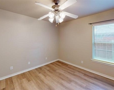 4828 Curzon Avenue - Photo Thumbnail 9