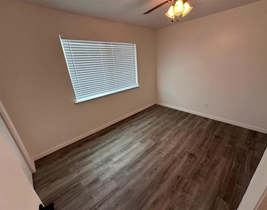 4011 Cole Avenue - Photo Thumbnail 5