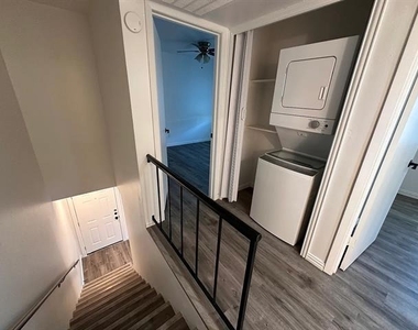 4011 Cole Avenue - Photo Thumbnail 3