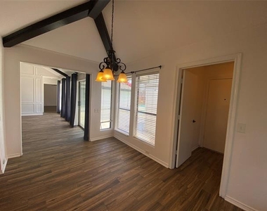 3736 Solarium Place - Photo Thumbnail 10