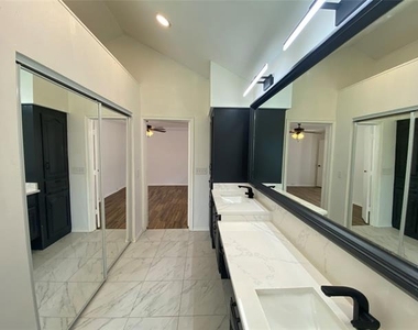 3736 Solarium Place - Photo Thumbnail 16