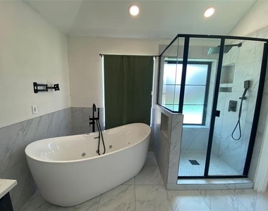 3736 Solarium Place - Photo Thumbnail 18