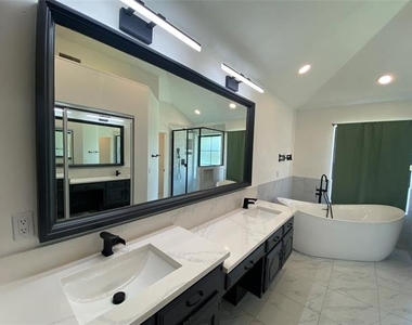 3736 Solarium Place - Photo Thumbnail 17