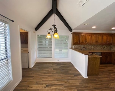 3736 Solarium Place - Photo Thumbnail 9