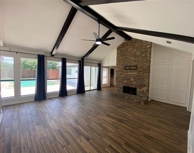 3736 Solarium Place - Photo Thumbnail 2