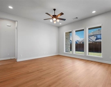 1824 Buckeye Lane - Photo Thumbnail 23