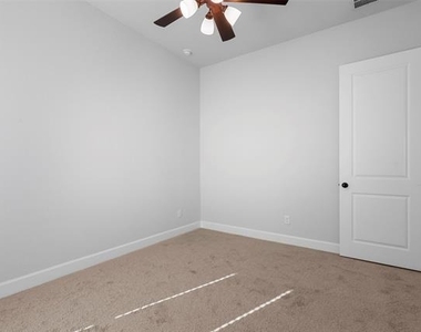 1824 Buckeye Lane - Photo Thumbnail 7