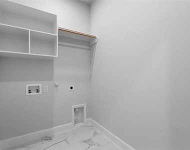 1824 Buckeye Lane - Photo Thumbnail 8
