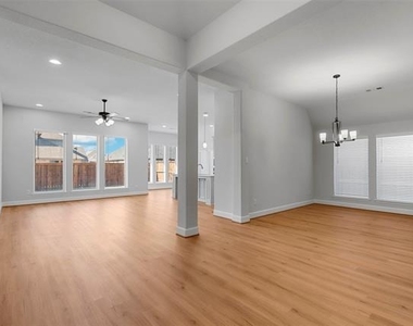 1824 Buckeye Lane - Photo Thumbnail 10