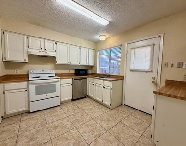 1301 Lovell Drive - Photo Thumbnail 7