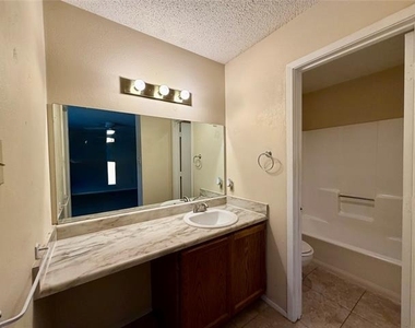 1301 Lovell Drive - Photo Thumbnail 8