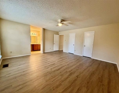 1301 Lovell Drive - Photo Thumbnail 3