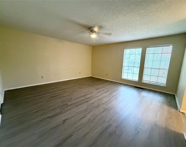 1301 Lovell Drive - Photo Thumbnail 9
