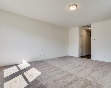 6231 Old Bridge Way - Photo Thumbnail 5