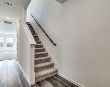 6231 Old Bridge Way - Photo Thumbnail 4