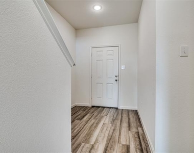 6231 Old Bridge Way - Photo Thumbnail 3