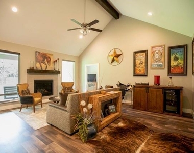 176 Lakeview Circle - Photo Thumbnail 3