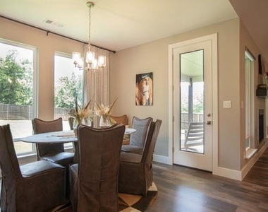176 Lakeview Circle - Photo Thumbnail 9