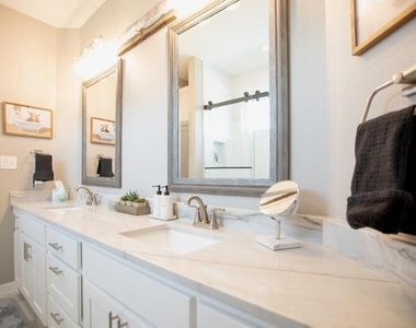 176 Lakeview Circle - Photo Thumbnail 20