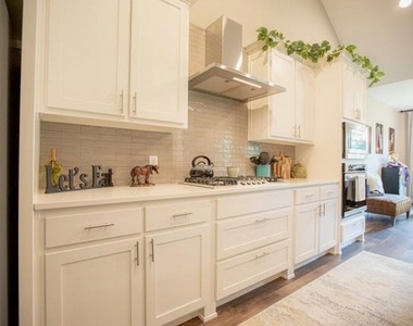 176 Lakeview Circle - Photo Thumbnail 7