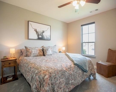 176 Lakeview Circle - Photo Thumbnail 22