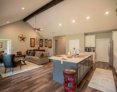 176 Lakeview Circle - Photo Thumbnail 8