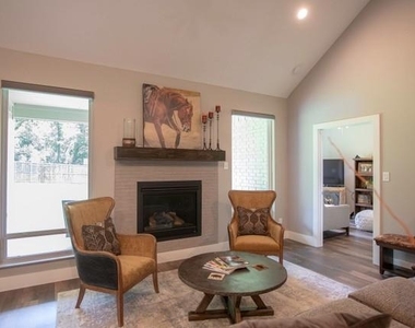 176 Lakeview Circle - Photo Thumbnail 10