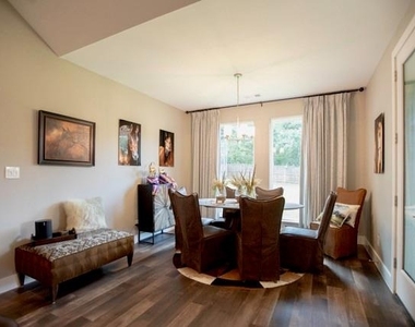 176 Lakeview Circle - Photo Thumbnail 2