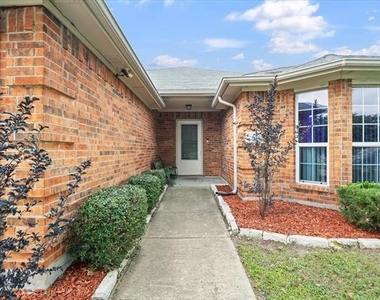 2701 Redwood Street - Photo Thumbnail 2