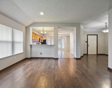 2701 Redwood Street - Photo Thumbnail 4