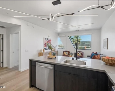 1030 N 1st Street - Photo Thumbnail 2