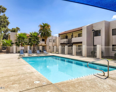 2524 W Glenrosa Avenue - Photo Thumbnail 6