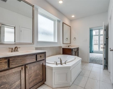 9448 Middle Ground Place - Photo Thumbnail 18