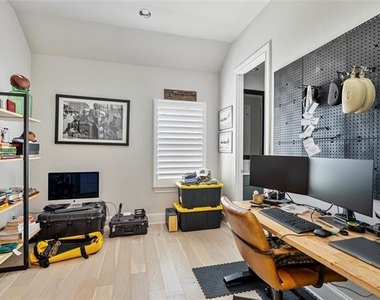 2157 Wenge Lane - Photo Thumbnail 7