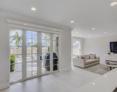 27 Marina Gardens Drive - Photo Thumbnail 14