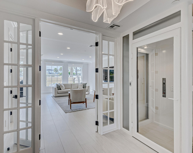 27 Marina Gardens Drive - Photo Thumbnail 7