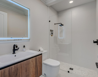27 Marina Gardens Drive - Photo Thumbnail 18