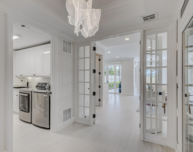 27 Marina Gardens Drive - Photo Thumbnail 5