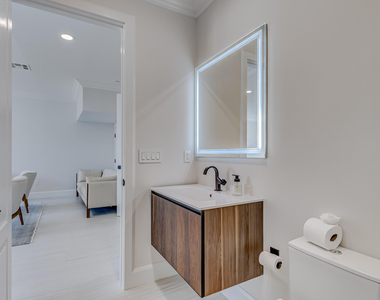 27 Marina Gardens Drive - Photo Thumbnail 19
