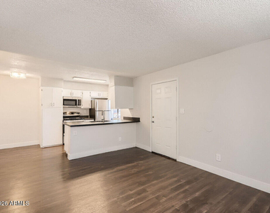 2524 W Glenrosa Avenue - Photo Thumbnail 1