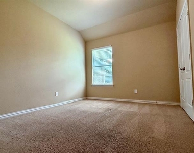 616 Kinghaven Drive - Photo Thumbnail 14