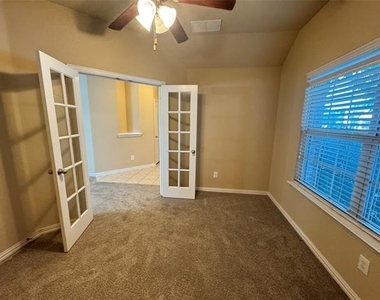 616 Kinghaven Drive - Photo Thumbnail 9