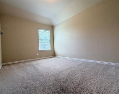 616 Kinghaven Drive - Photo Thumbnail 16