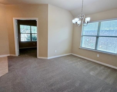 616 Kinghaven Drive - Photo Thumbnail 8